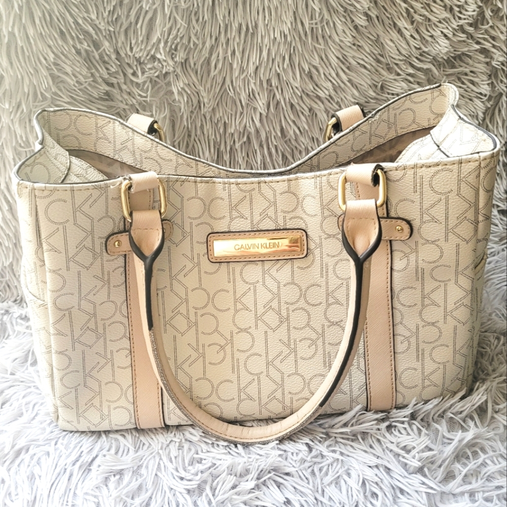 Calvin Klein CK monogram bag purse. Textured Off-white Pink